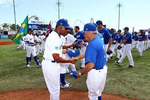 Os Ex-atletas da MLB e treinadores da seleção brasileira de beisebol, Barry Larkin e Steve Finley ficam em São Paulo de 6 a 10 de novembro. Comitiva ainda conta com Chris Haydock, Diretor Sênior de operações internacionais da MLB / Foto: Alex Trautwig/MLB